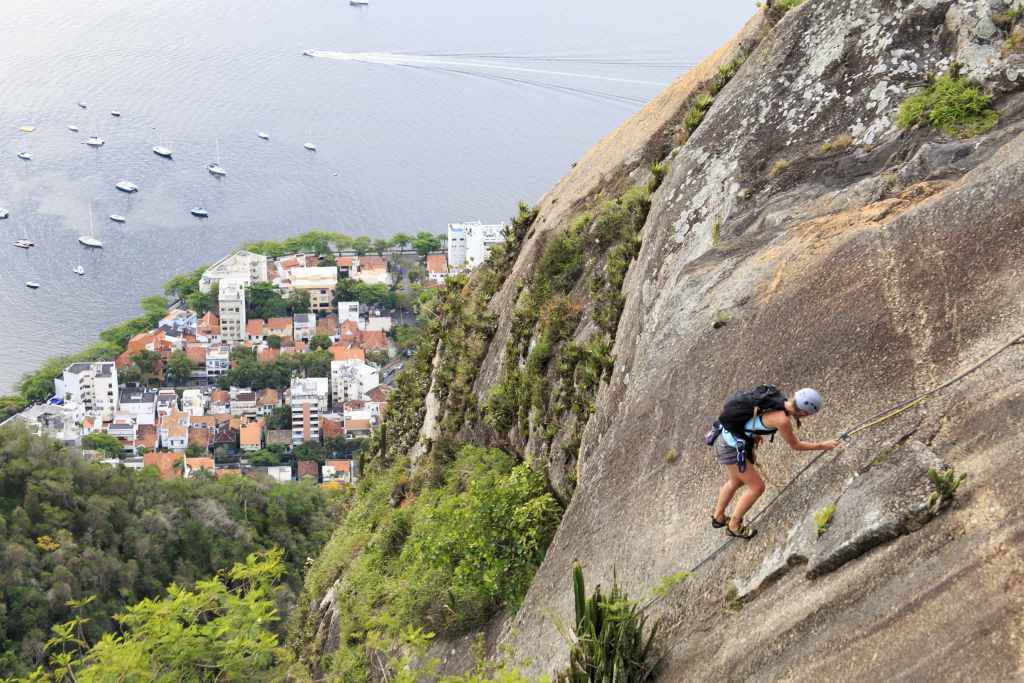 How to visit Sugarloaf Montain: Climbing