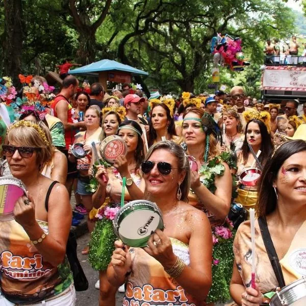 Read more about the article Carnival street parties (bloco de rua) with a local